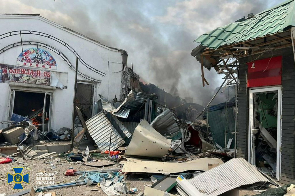 Zničené trhovisko po ostreľovaní ruskými jednotkami v Sloviansku. FOTO: Twitter/Defence of Ukraine