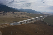 Výstavba úseku diaľnice D1 v úseku Hubová – Ivachnová pri Ružomberku. FOTO: TASR/Michal Svítok