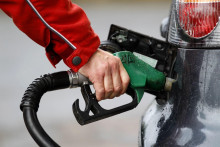 &lt;p&gt;Situácia s cenami palív sa mierne zlepšila, FOTO: Reuters&lt;/p&gt;