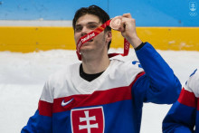 Juraj s bronzovou medailou so zimných olympijských hier.