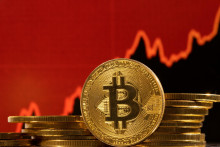 &lt;p&gt;Bitcoin zaznamenal najlepší týždenný výsledok od októbra minulého roka. FOTO: Reuters&lt;/p&gt;
