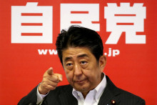 Japonský expremiér Šinzó Abe. FOTO: Reuters