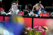 Ruský minister zahraničných vecí Sergej Lavrov na prebiehajúcom ministerskom zasadnutí G20 na Bali, 8. júla 2022. FOTO: TASR/AP