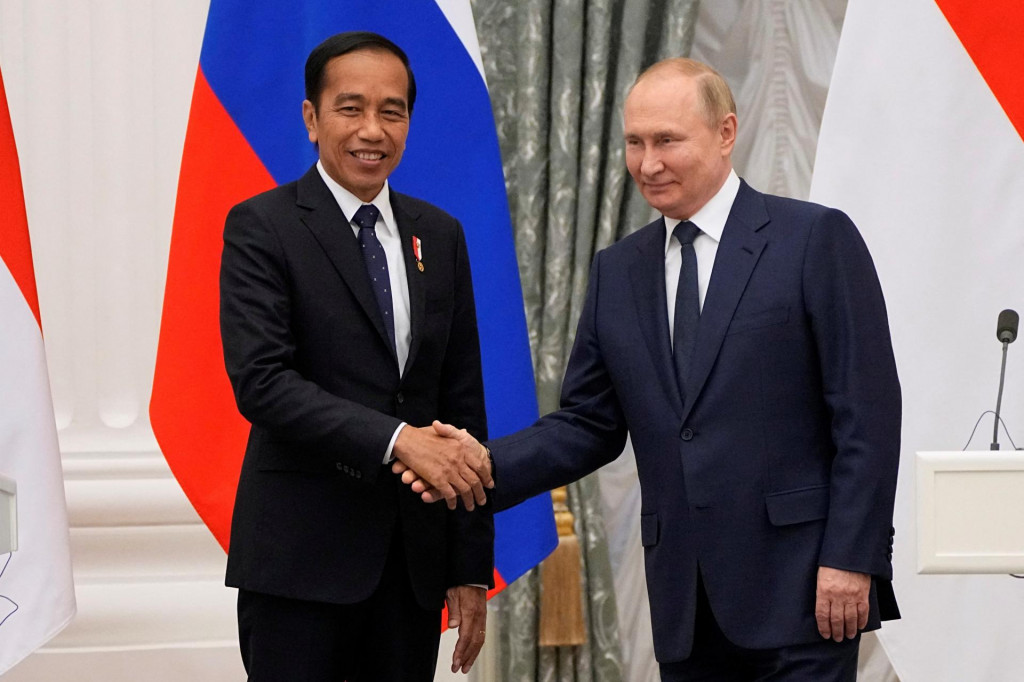 V posledný júnový deň sa s Vladimirom Putinom stretol v Kremli indonézsky prezident Joko Widodo, ktorý má ambíciu sprostredkovať prímerie na Ukrajine. FOTO: Reuters