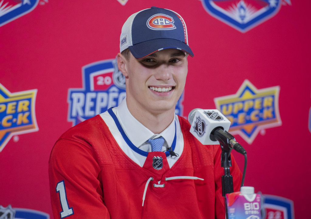 Draftov&yacute; v&iacute;ťaz roku 2022 Juraj Slafkovsk&yacute;. FOTO: TASR/AP