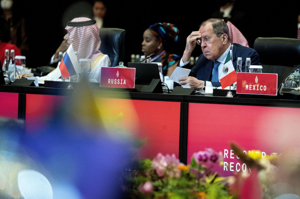 Rusk&yacute; minister zahraničn&yacute;ch vec&iacute; Sergej Lavrov na prebiehaj&uacute;com ministerskom zasadnut&iacute; G20 na Bali, 8. j&uacute;la 2022. FOTO: TASR/AP