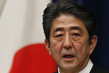 Bývalý japonský premiér Šinzó Abe. FOTO: TASR/AP