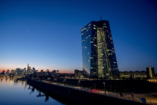 O výnosoch zo štátnych dlhopisov rozhoduje úrokovou politikou centrálna banka aj ECB sídliaca nad Mohanom vo Frankfurte. FOTO: Michael Probst