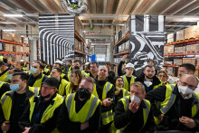&lt;p&gt;Závod v Grünheide je jedinou európskou továrňou Tesly, ktorá by v nej chcela vyrábať 500-tisíc elektromobilov ročne. FOTO: Reuters &lt;/p&gt;