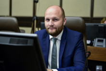 Minister obrany Jaroslav Naď počas rokovania vlády. FOTO: TASR/Pavol Zachar