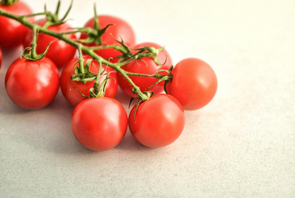 Prebytočné paradajky si môžete aj zamraziť.