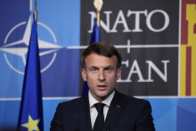 &lt;p&gt;Francúzsky prezident Emmanuel Macron sa prihovára počas tlačovej konferencie na záver samitu NATO v Madride 30. júna 2022. FOTO: TASR/AP&lt;/p&gt;