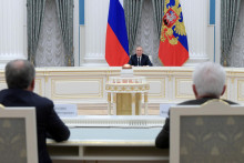 Ruský prezident Vladimir Putin na stretnutí s parlamentnými lídrami v Moskve, Rusko, 7. júla 2022. FOTO: REUTERS