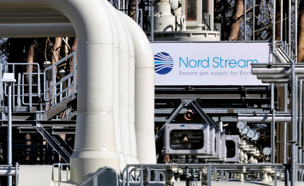 Rúry na pevnine plynovodu Nord Stream 1 v Lubmine v Nemecku. FOTO: Reuters