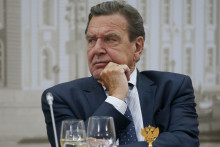 Na archívnej snímke zo 17. júna 2016 bývalý nemecký kancelár Gerhard Schröder. FOTO: TASR/AP