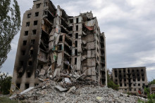 &lt;p&gt;Zničená budova na Ukrajine. FOTO: Reuters&lt;/p&gt;