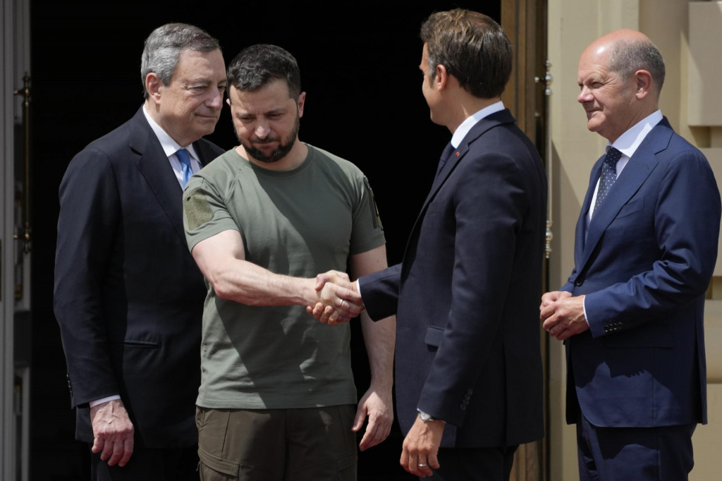 Ukrajinsk&yacute; prezident Volodymyr Zelenskyj so z&aacute;padn&yacute;mi l&iacute;drami. FOTO: TASR/AP
 