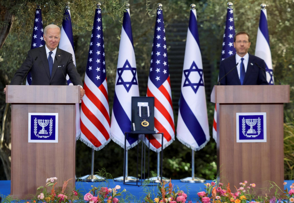 Prezident USA Joe Biden a izraelský prezident Isaac Herzog, 14 júl, 2022. FOTO: REUTERS