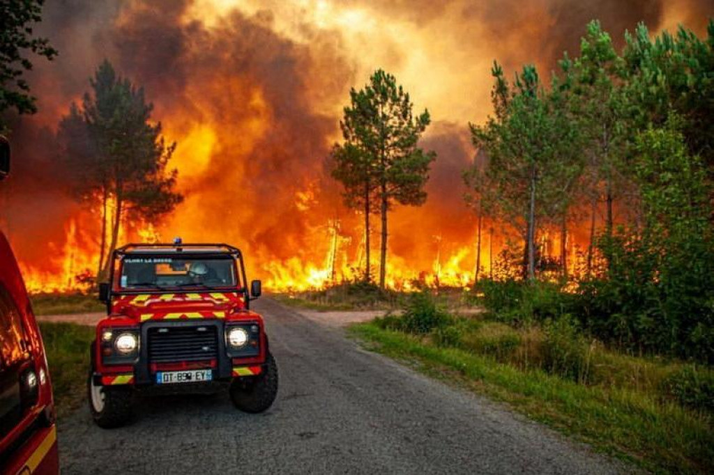 Francúzsko sužujú požiare. FOTO: Reuters