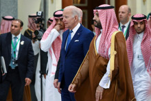 &lt;p&gt;Prezident USA Joe Biden a saudskoarabský korunný princ nd Saudi Crown Prince Muhamad bin Salmán. FOTO: Reuters&lt;/p&gt;