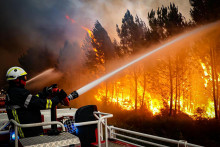 Extrémne horúčavy v Európe v posledných rokoch spôsobujú ničivé požiare.


