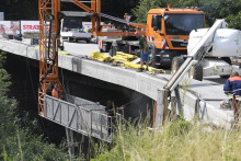 Rekonštrukcia mosta cez rieku Hnilec v meste Gelnica na Spiši. FOTO: TASR/František Iván