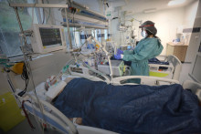 &lt;p&gt;Niektoré nemocnice na Slovensku hlásia alarmujúco nízky počet zdravotných sestier. FOTO: HN/P. Funtál&lt;/p&gt;