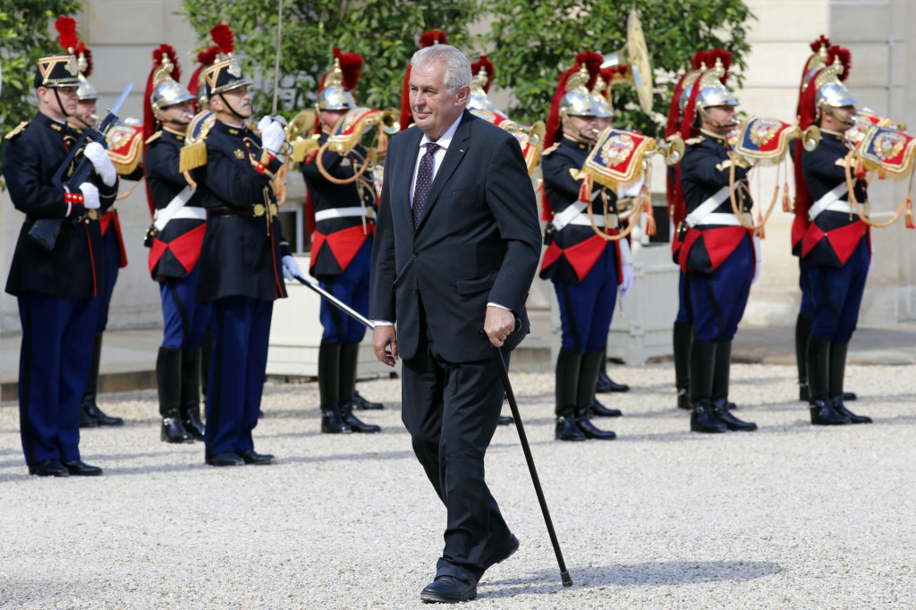 Český prezident Miloš Zeman na návšteve Elyzejského paláca v Paríži. FOTO: TASR/AP