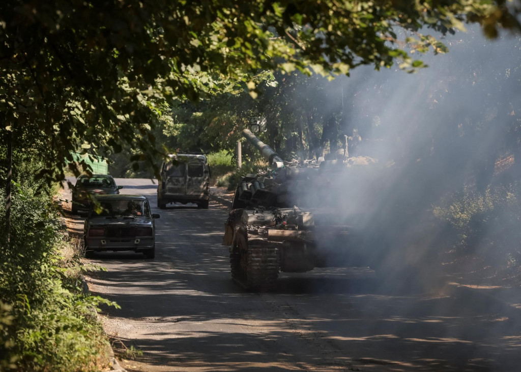 Ukrajinsk&yacute; tank neďaleko frontovej l&iacute;nie, uprostred rusk&eacute;ho &uacute;toku na Ukrajinu, v oblasti Donbas, Ukrajina 17. j&uacute;la 2022. FOTO: REUTERS