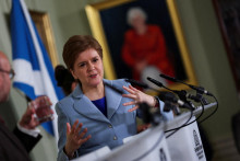 &lt;p&gt;Nicola Sturgeonová hovorí na tlačovej konferencii o navrhovanom druhom referende o nezávislosti Škótska v Bute House v Edinburghu, 14. júna 2022. FOTO: Reuters&lt;/p&gt;