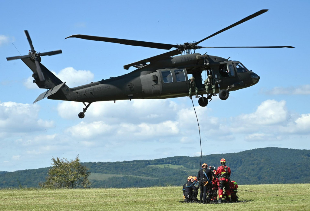 Vrtuľník Black Hawk. FOTO: TASR/Roman Hanc