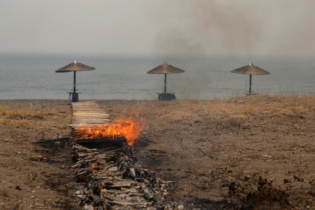 Požiar na ostrove Lesbos. FOTO: Reuters