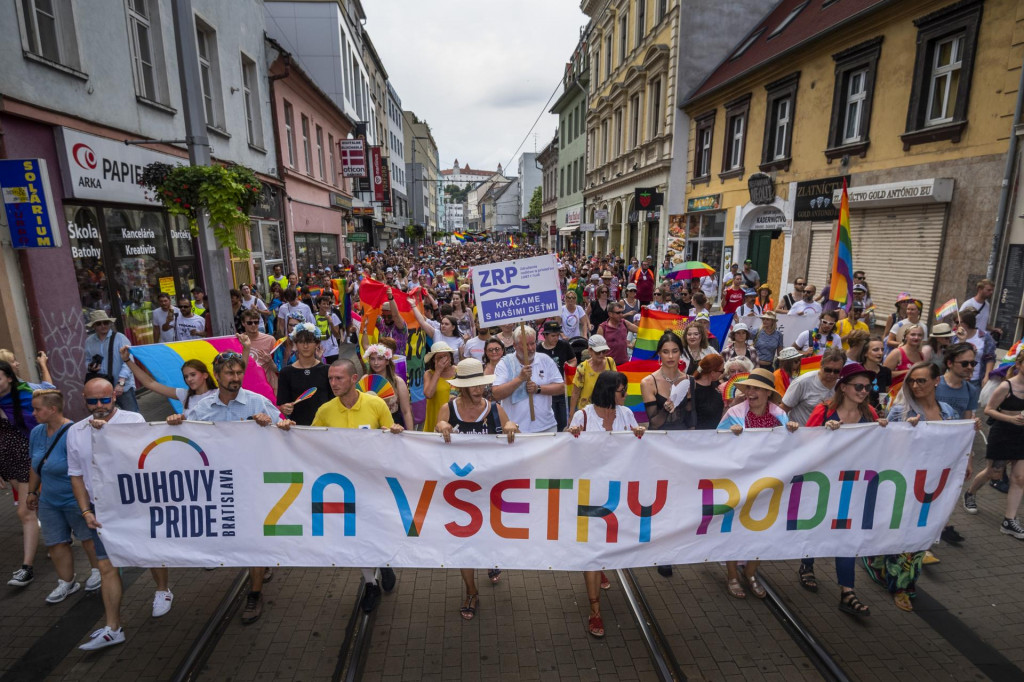 Účastníci pochodu Dúhový Pride za práva sexuálnych menšín v Bratislave. FOTO TASR/Jaroslav Novák