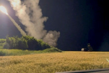 Raketomet HIMARS v nešpecifikovanej lokalite blízko frontovej línie na Ukrajine (júl 2022).
FOTO: Reuters