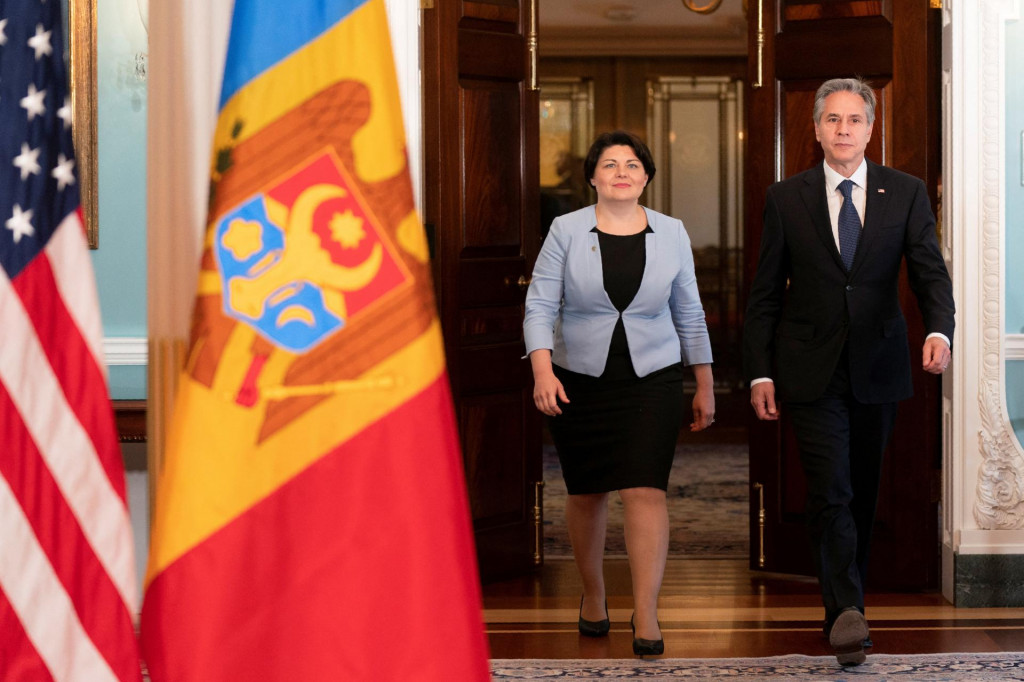 Minister zahraničných vecí Antony Blinken a predsedníčka vlády Moldavska Natalia Gavrilita. FOTO: REUTERS