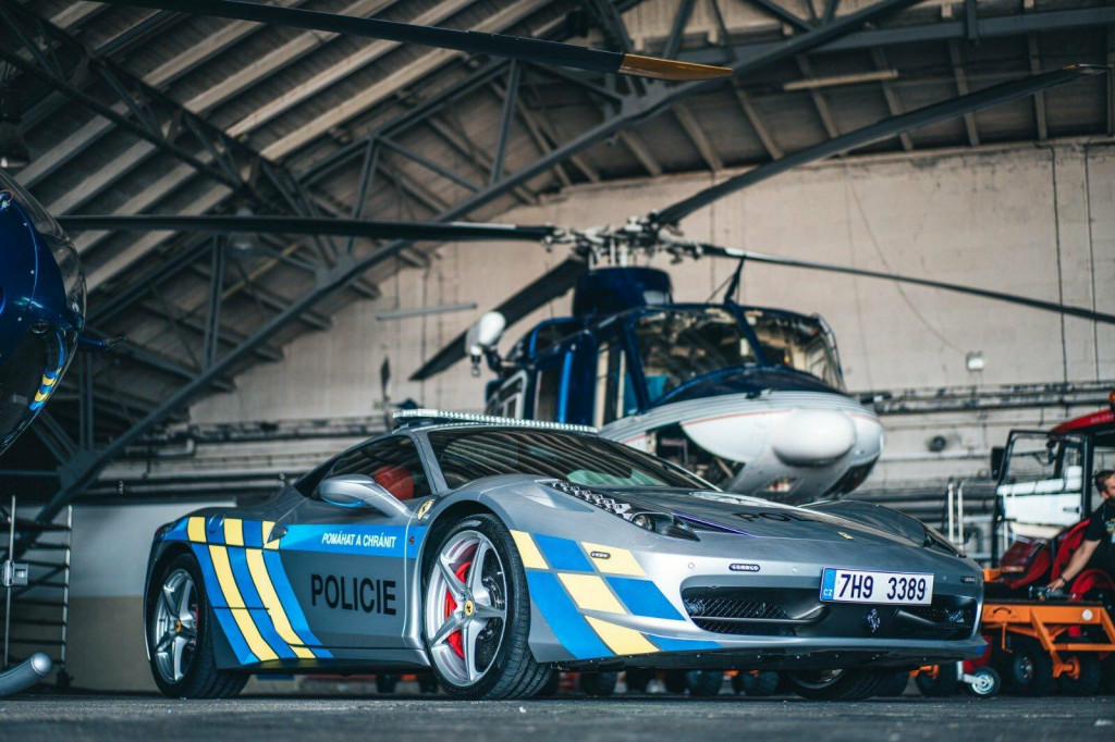 Polícia má vo svojom vozovom parku zabavené Ferrari