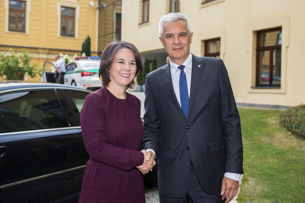 Minister zahraničn&yacute;ch vec&iacute; a eur&oacute;pskych z&aacute;ležitost&iacute; Ivan Korčok a nemeck&aacute; &scaron;&eacute;fka diplomacie Annalena Baerbockov&aacute;. FOTO: TASR/Jaroslav Nov&aacute;k