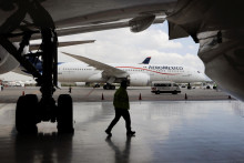 &lt;p&gt;Boing Dreamliner 787 - 800 mexickej leteckej spoločnosti Aeromexico v hangároch leteckej spoločnosti na medzinárodnom letisku Benito Juarez v Mexico City. FOTO: Reuters&lt;/p&gt;