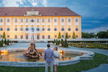 Zámok Schlosshof je kúsok od našich hraníc a rozhodne stojí za návštevu.