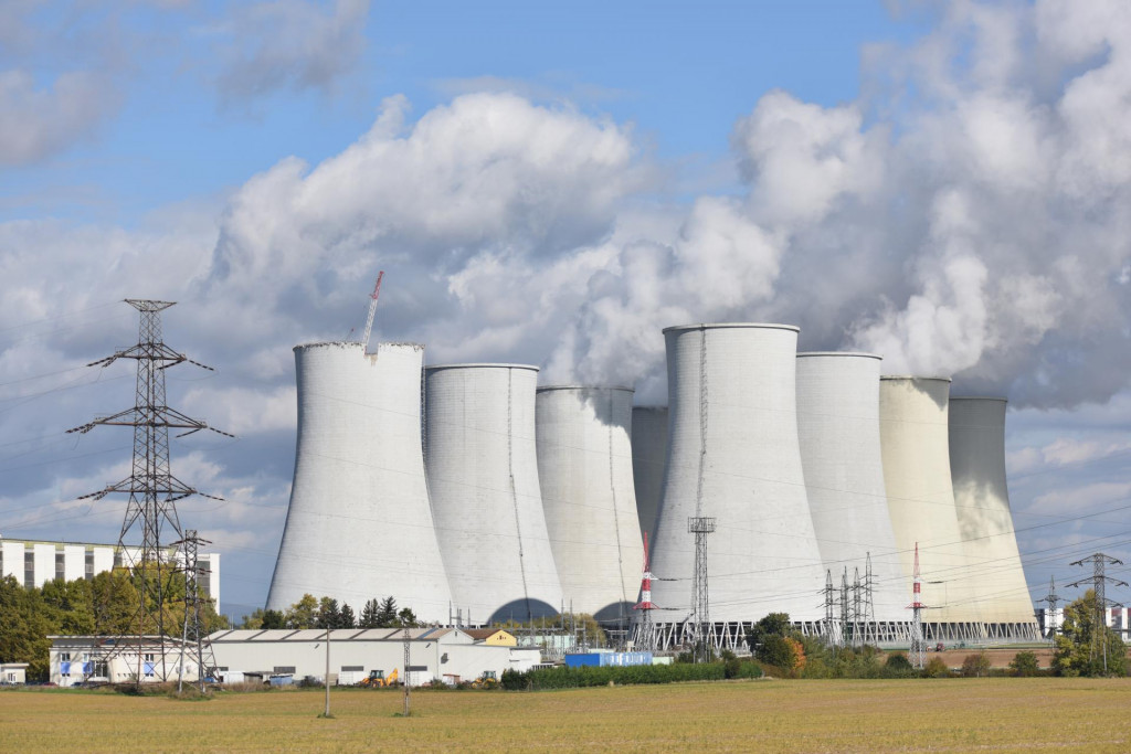 Chladiace veže jadrovej elektrárne v Jaslovských Bohuniciach. FOTO: TASR/ Lukáš Grinaj