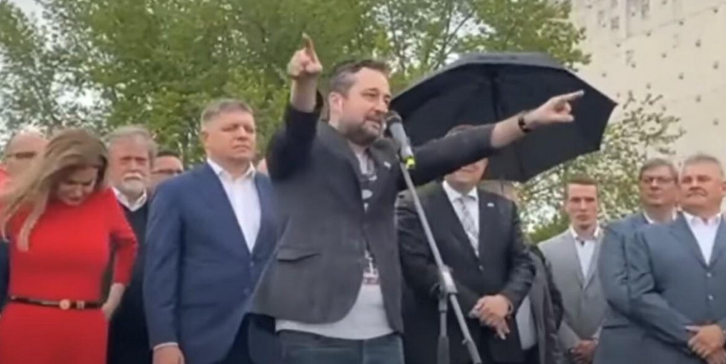 Robert Fico a Ľubo&scaron; Blaha. FOTO: Reprofoto/YouTube