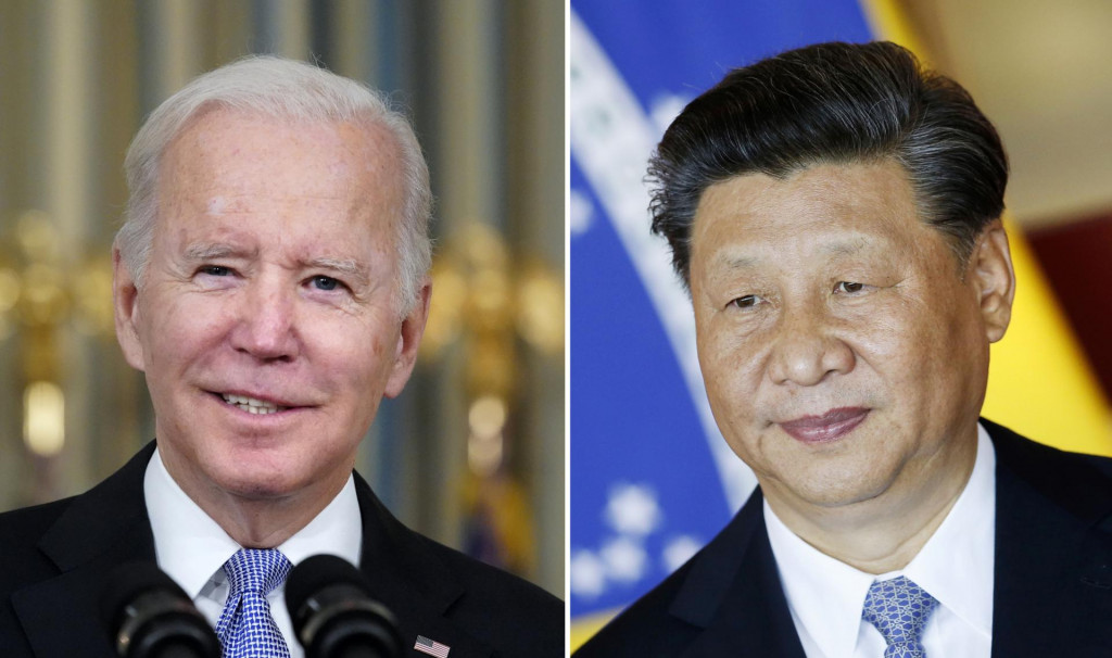 Americký prezident Joe Biden (vľavo) a čínsky prezident Si Ťin-pching. FOTO: TASR/AP