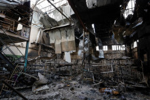 Zničený ústav predbežného zadržania v Olenivke. FOTO: Reuters