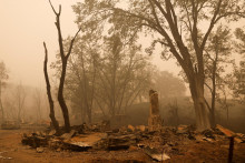 To, čo ostalo po požiare McKinney v Kalifornii. FOTO: Reuters