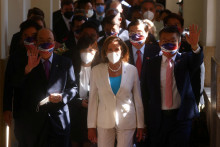 &lt;p&gt;Predsedníčka Snemovne reprezentantov USA Nancy Pelosiová navštívila parlament v Tchaj-peji. FOTO: Reuters&lt;/p&gt;