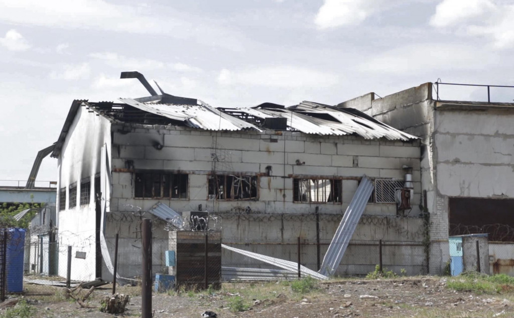 &lt;p&gt;Zničená budova väznice v Olenivke v separatistami ovládanej časti východu Ukrajiny. FOTO: TASR/AP &lt;br&gt;
 &lt;/p&gt;