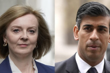 Kandidáti na lídra britskej Konzervatívnej strany - ministerka zahraničných vecí Liz Trussová (vľavo) a bývalý minister financií Rishi Sunak. FOTO: TASR/AP