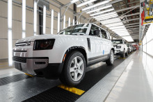 &lt;p&gt;Výrobné priestory v závode Jaguar Land Rover v Nitre. FOTO: TASR/H. Mišovič&lt;/p&gt;
