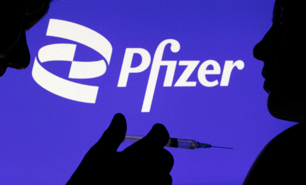 &lt;p&gt;Očkovanie vakcinačnou látkou od spoločnosti Pfizer. FOTO: Reuters &lt;/p&gt;