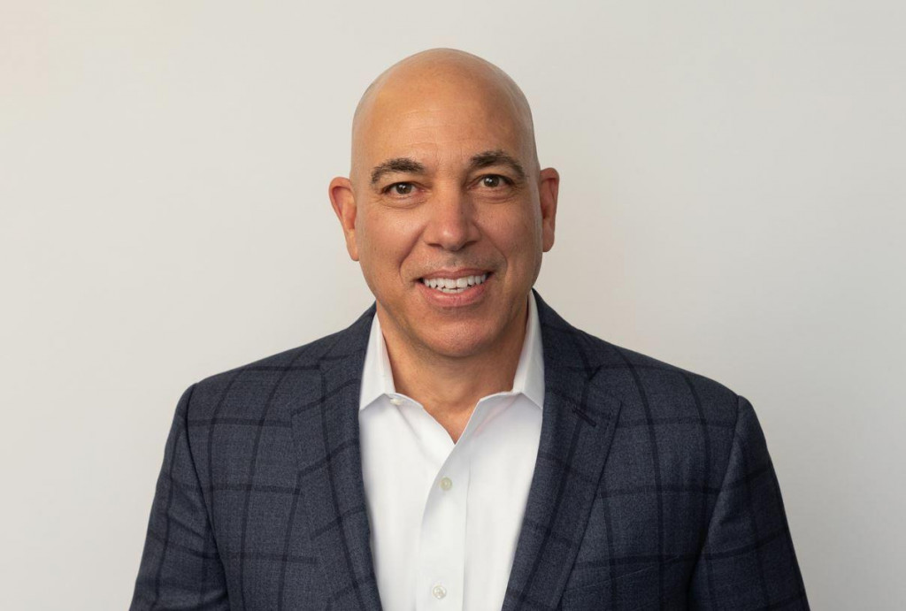 Steven Bandrowczak nastúpil do Xeroxu v roku 2018 na pozíciu prezidenta a prevádzkového riaditeľa spoločnosti a po odchode Johna Visentina pôsobil ako zastupujúci generálny riaditeľ.